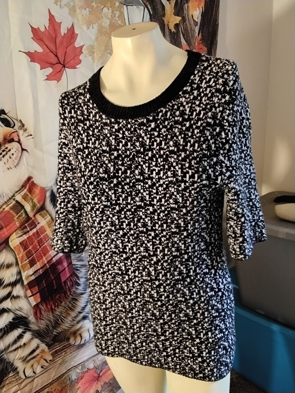 Tahari Women's size Large Black & White Knit Crewneck Half sleeve soft sweater
